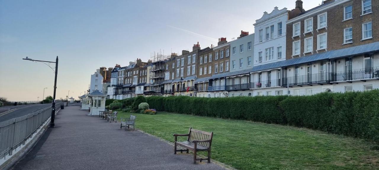 Diamond Harbour - Whole Huge Apartment - Wifi - Beach - Ramsgate Town Exterior photo